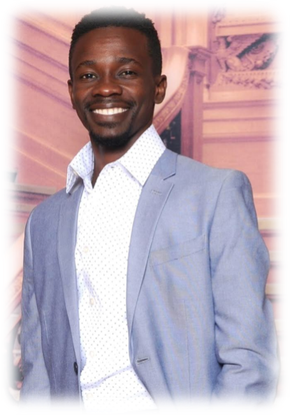 A man in a suit and tie smiling for the camera.